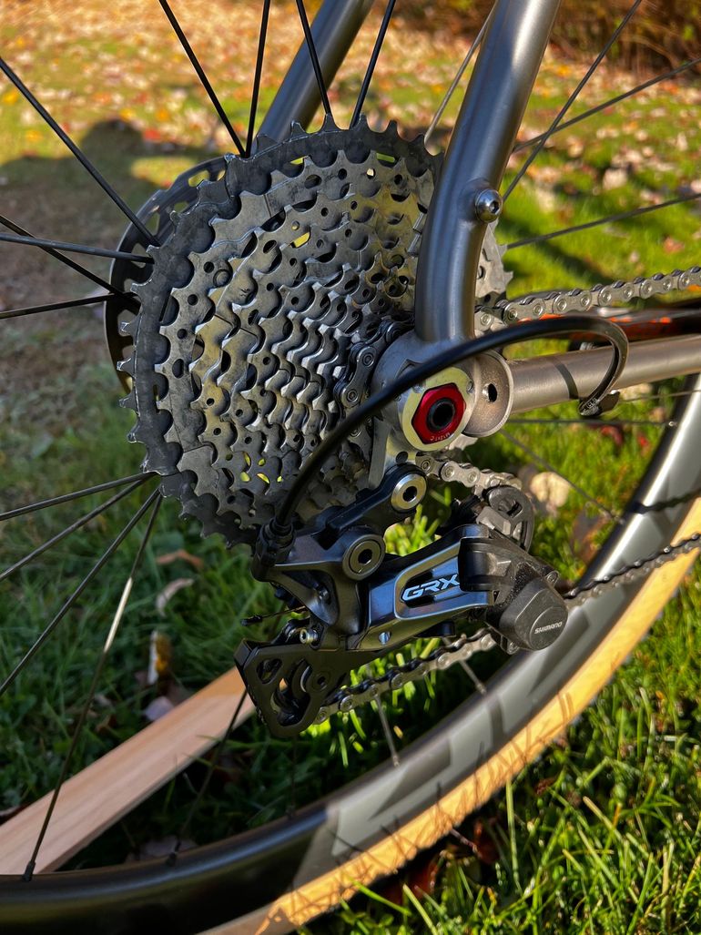 Used Sage Barlow 2022 Road & Gravel, Hellgrau — image 9 of 12