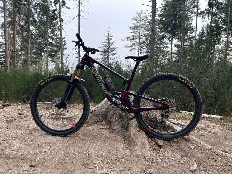 Used Santa Cruz HIGHTOWER X01 / AXS / RSV / Carbon CC / 29 2022 2022 Mountainbike, Purple, 29 — image 1 of 4