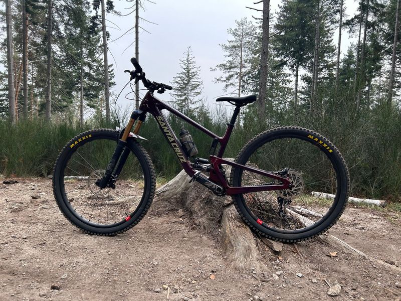 Used Santa Cruz HIGHTOWER X01 / AXS / RSV / Carbon CC / 29 2022 2022 MTB