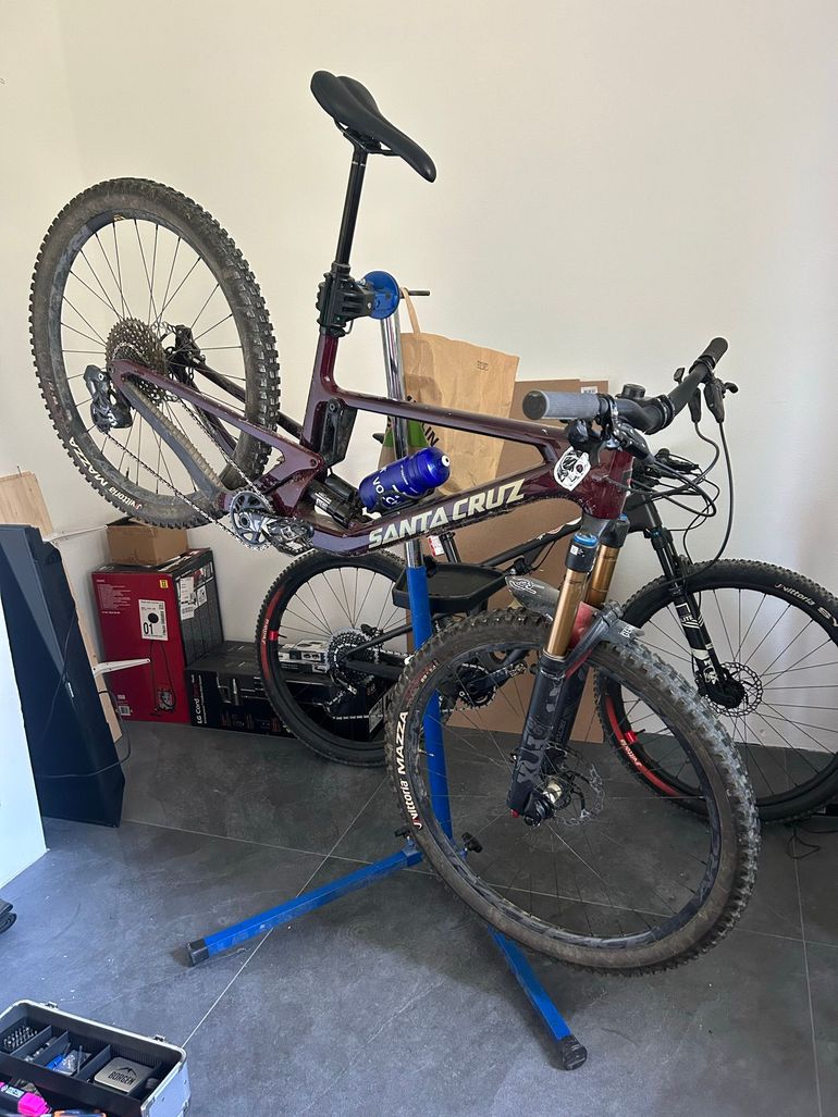 Used Santa Cruz HIGHTOWER X01 / AXS / RSV / Carbon CC / 29 2022 2022 Mountainbike, Purple, 29 — image 4 of 4
