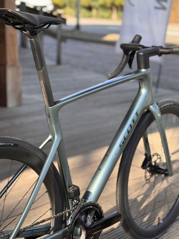 Tweedehands Scott Addict RC 30 2025 Road & Gravel — afbeelding 4 van 8