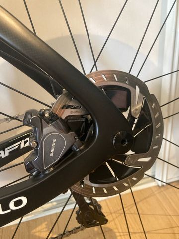 Używany Pinarello Dogma F12 Disk Dura Ace Di2 Bike 2020 Road & Gravel — zdjęcie 17 z 24