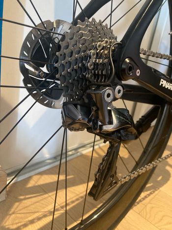 Brugt Pinarello Dogma F12 Disk Dura Ace Di2 Bike 2020 Road & Gravel — billede 12 af 24