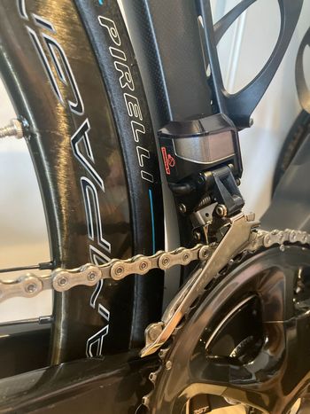 Brugt Pinarello Dogma F12 Disk Dura Ace Di2 Bike 2020 Road & Gravel — billede 11 af 24