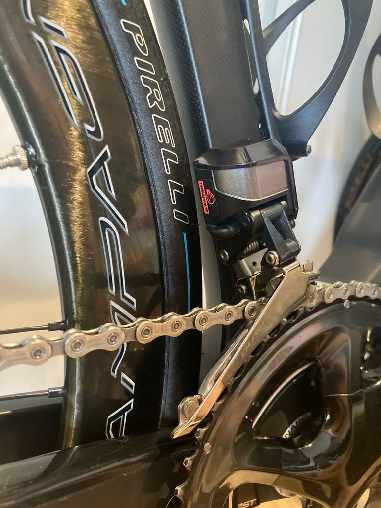 Brugt Pinarello Dogma F12 Disk Dura Ace Di2 Bike 2020 Road & Gravel — billede 11 af 24