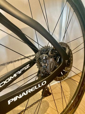 Używany Pinarello Dogma F12 Disk Dura Ace Di2 Bike 2020 Road & Gravel — zdjęcie 18 z 24