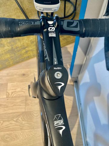 Używany Pinarello Dogma F12 Disk Dura Ace Di2 Bike 2020 Road & Gravel — zdjęcie 23 z 24