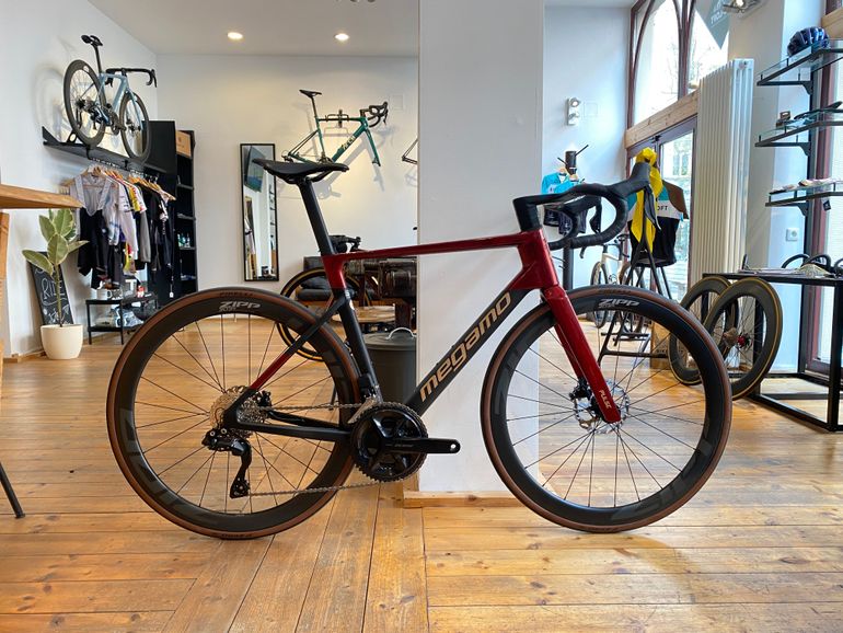 Used Megamo Pulse 15 CW 2025 Road & Gravel, Red — image 1 of 7