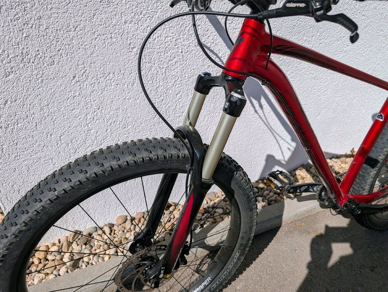 Used Specialized Fuse Comp 6Fattie 2016 2016 Mountainbike, Red, 27.5 — image 2 of 9