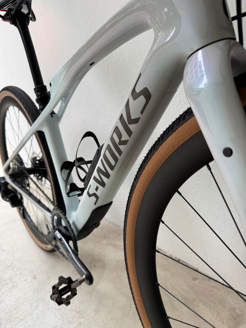 Used Specialized Diverge SRAM Force eTap AXS 2024 Road & Gravel, White — image 11 of 17