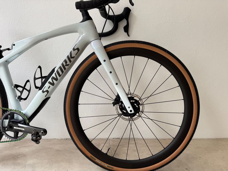 Used Specialized Diverge SRAM Force eTap AXS 2024 Road & Gravel, White — image 2 of 17