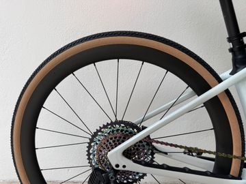 Used Specialized Diverge SRAM Force eTap AXS 2024 Road & Gravel, White — image 8 of 17