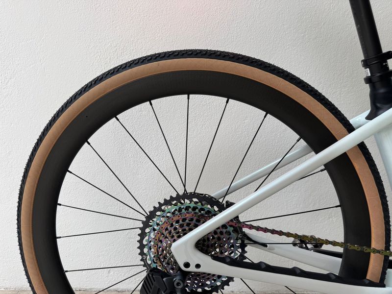 Used Specialized Diverge SRAM Force eTap AXS 2024 Road & Gravel, White — image 8 of 17
