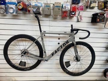 Używany Factor O2 Frameset Premium 2024 2024 Road & Gravel