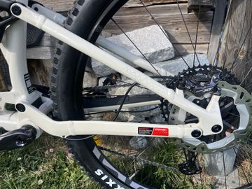 Used Rossignol Trail Mandate XT 2024 2024 Mountainbike, White, 27.5, 29 — image 4 of 7