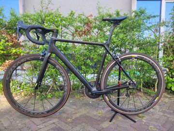 Używany Canyon Ultimate CF SLX 8.0 Aero 2018 2018 Road & Gravel