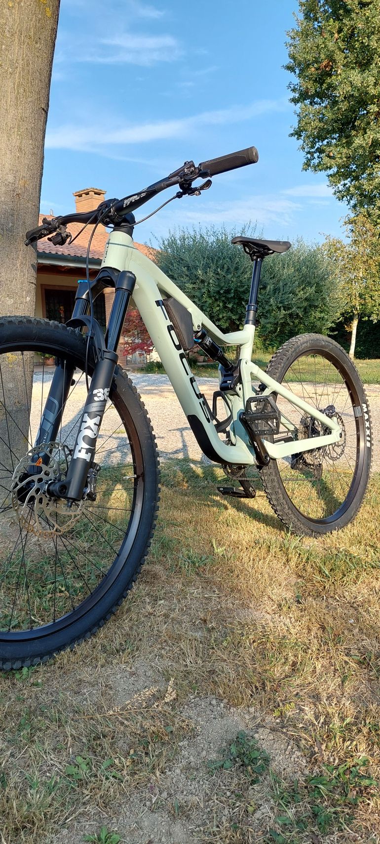 Used Focus JAM 6.9 2022 2022 Mountainbike, Light Gray, 29 — image 3 of 5