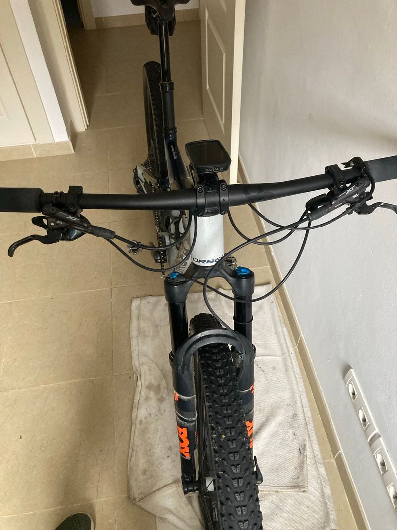 Gebrauchtes Orbea OIZ M20 2023 2023 Mountainbike, Weiß, 29 — Bild 2 von 3