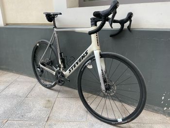 Used Stevens Izoard Pro Disc 2022 2022 Road & Gravel, White — image 9 of 16