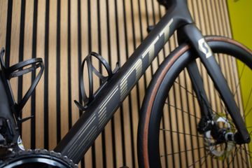 Scott Addict RC 15 2024 2024 Road & Gravel d'occasion — image 3 sur 11