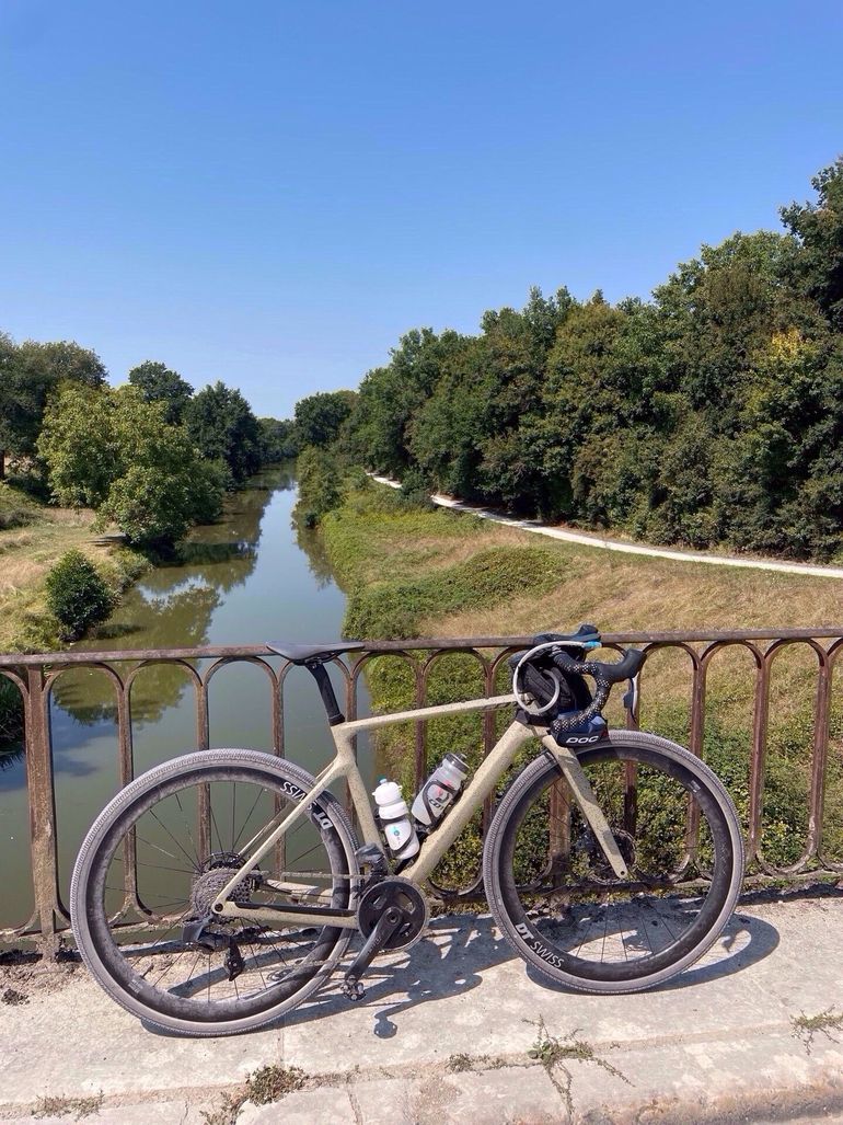 Used Scott Addict Gravel 10 2023 2023 Road & Gravel, White — image 9 of 10