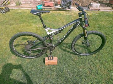 Specialized Stumpjumper FSR Elite 2012 2012 Mountainbike usato, Nero — immagine 2 di 12