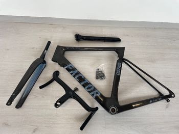 Použité Factor OSTRO VAM 2022 Frameset 2022 Road & Gravel