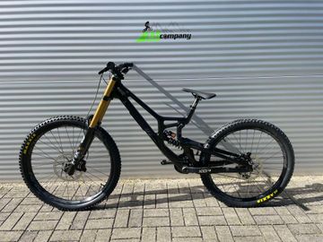 Used Santa Cruz V10 2025 Mountainbike, Black — image 10 of 16