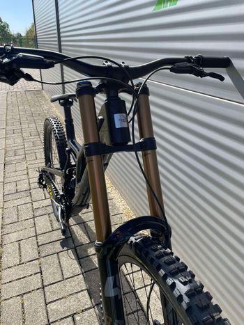 Santa Cruz V10 2025 Mountainbike d'occasion — image 3 sur 16