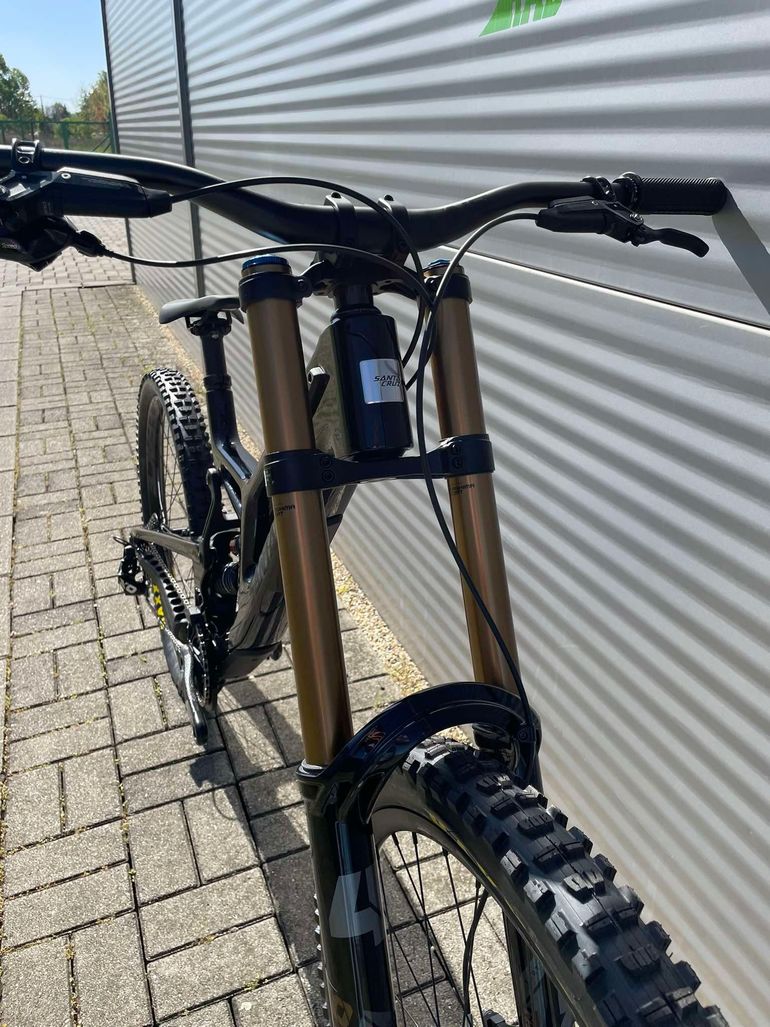 Santa Cruz V10 2025 Mountainbike d'occasion — image 3 sur 16