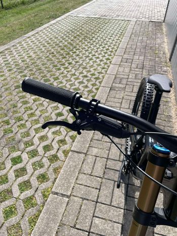 Santa Cruz V10 2025 Mountainbike d'occasion — image 13 sur 16