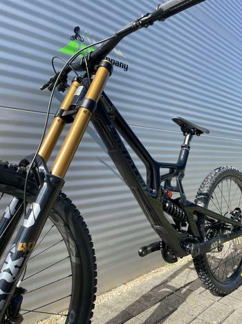 Santa Cruz V10 2025 Mountainbike d'occasion — image 5 sur 16