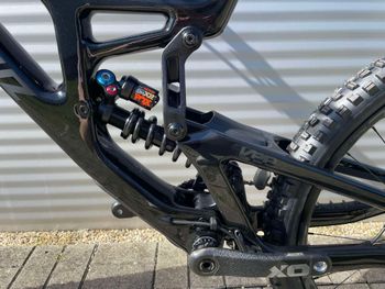Santa Cruz V10 2025 Mountainbike d'occasion — image 12 sur 16