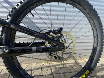 Santa Cruz V10 2025 Mountainbike d'occasion — image 7 sur 16