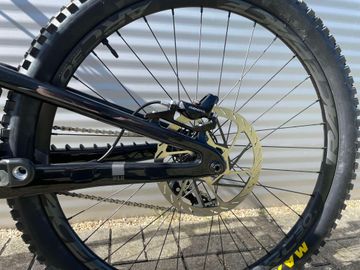 Used Santa Cruz V10 2025 Mountainbike, Black — image 7 of 16