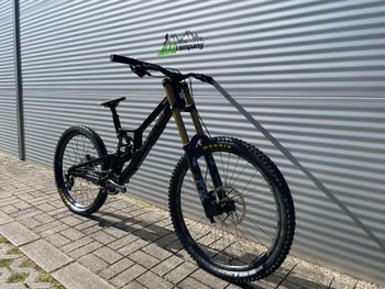 Santa Cruz V10 2025 Mountainbike d'occasion — image 15 sur 16