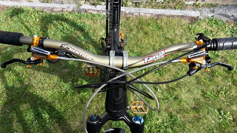 Used Mondraker Foxy Carbon R 2017, Transmission Xt, Frein Hope. 2017 Mountainbike, Light Gray — image 2 of 5