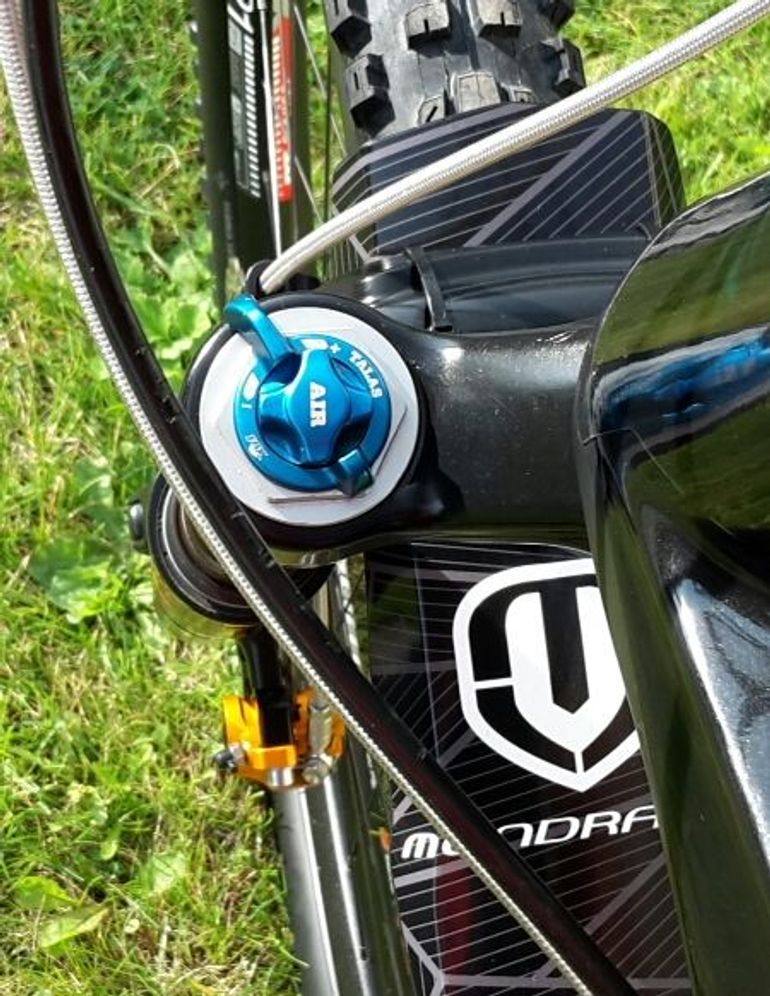 Used Mondraker Foxy Carbon R 2017, Transmission Xt, Frein Hope. 2017 Mountainbike, Light Gray — image 5 of 5