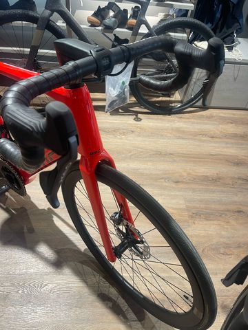 Použité BMC Roadmachine 01 AMP TWO 2024 2024 Road & Gravel — obrázek 4 z 4