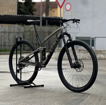 Trek Top Fuel 9.7 2020 2020 Mountainbike usato, Grigio chiaro — immagine 2 di 8