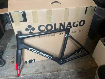 Colnago V4Rs Disc Red AXS w/Fulcrum Racing Wind 400 Wheels 2024 Frameset 2024 Road & Gravel usato