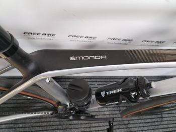 Trek Émonda SL 7 2023 2023 Road & Gravel usato, Grigio chiaro — immagine 5 di 8