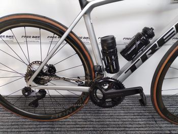 Trek Émonda SL 7 2023 2023 Road & Gravel usato, Grigio chiaro — immagine 3 di 8