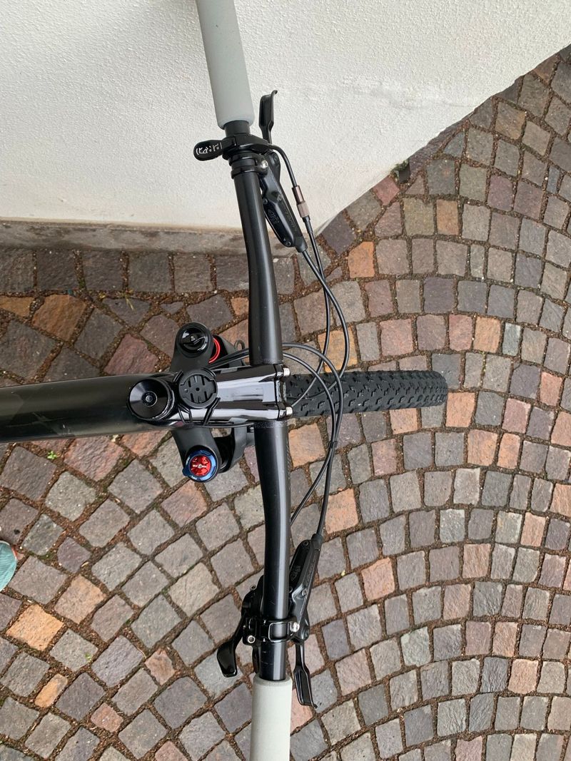Używany Specialized Men's Epic Pro 2019 2019 Mountainbike — zdjęcie 8 z 24