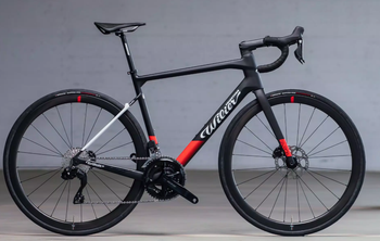 Wilier, Garda SHIMANO 105 Di2 2024 Ruote Carbo NDR 38
