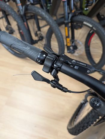 Used Merida eONE-SIXTY 6000 2025 2025 Mountainbike, Light Gray, 27.5 — image 7 of 8