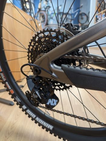 Used Merida eONE-SIXTY 6000 2025 2025 Mountainbike, Light Gray, 27.5 — image 4 of 8