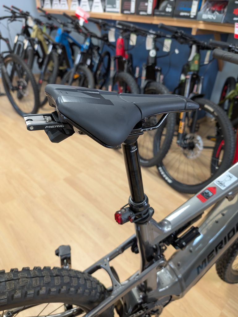 Merida eONE-SIXTY 875 2025 2025 Mountainbike usato, Grigio chiaro — immagine 4 di 10