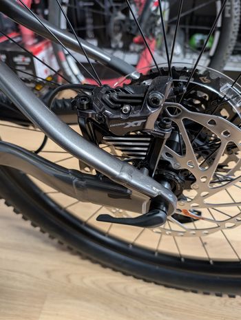 Merida eONE-SIXTY 875 2025 2025 Mountainbike usato, Grigio chiaro — immagine 10 di 10