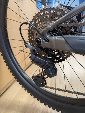 Merida eONE-SIXTY 875 2025 2025 Mountainbike usato, Grigio chiaro — immagine 8 di 10